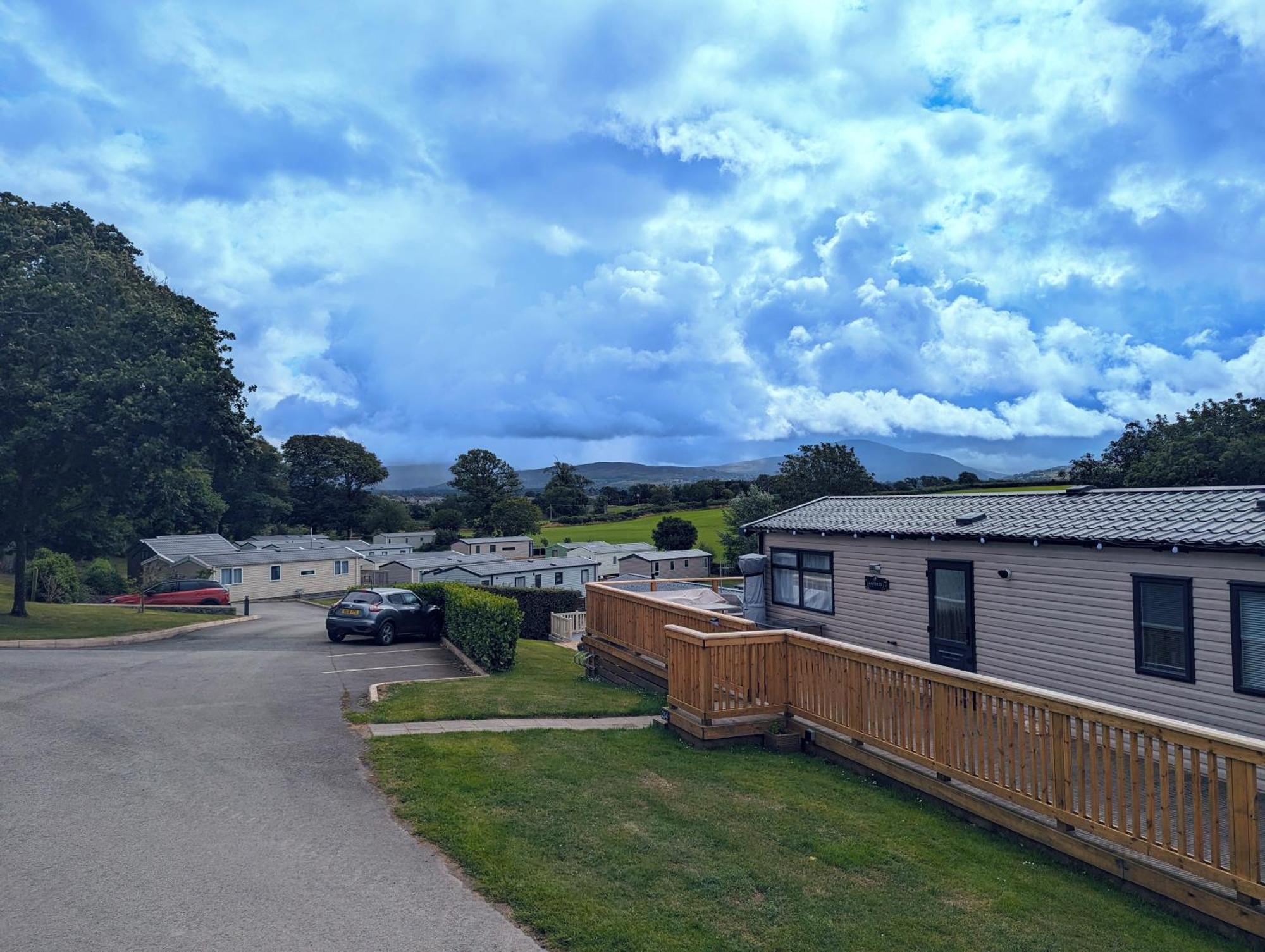 Coed Helen Holiday Park Hotel Caernarfon Exterior photo